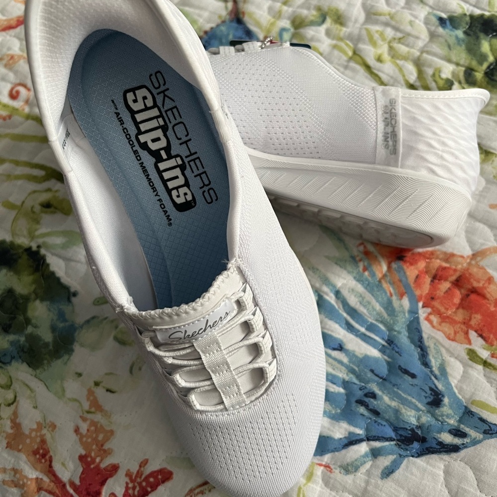 Skechers Women Hands Free Slip-Ins - Picture 5 of 9